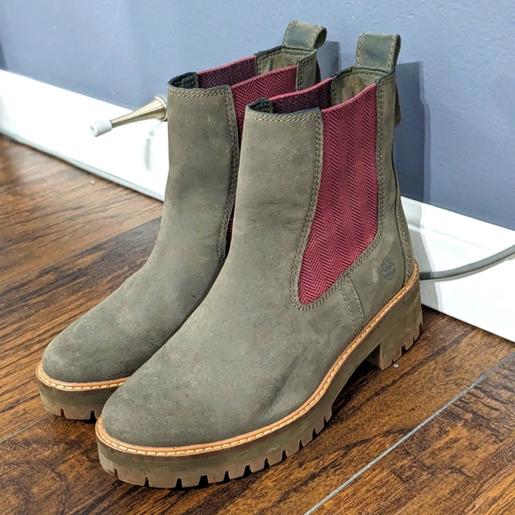 Timberland Courmayeur Valley Women's Chelsea Boots - like new! - Picture 1 of 6